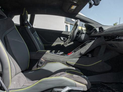 Used 2024 Lamborghini Huracan Sterrato AWD/4WD image 18