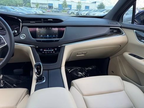 Used 2017 Cadillac XT5 FWD image 13