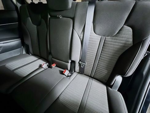 Used 2023 Kia Sorento LX image 22