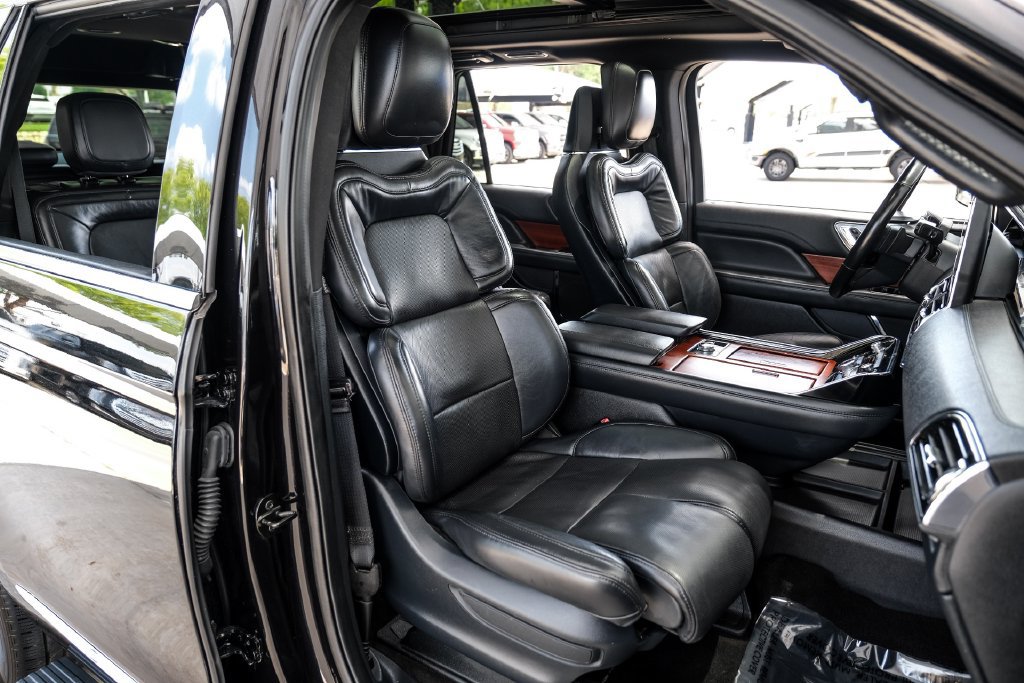Used 2022 Lincoln Navigator Reserve AWD/4WD image 35