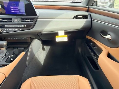New 2025 Lexus ES 350 w/ Premium Package image 18