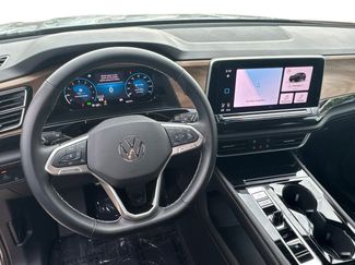 Certified 2025 Volkswagen Atlas SE video 2