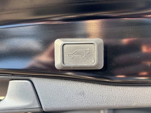 Used 2020 Toyota RAV4 Limited image 42