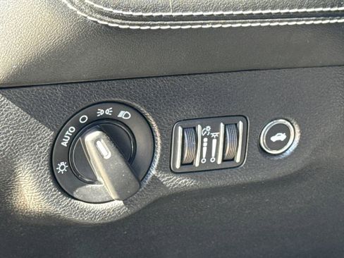 Used 2020 Dodge Challenger SRT Hellcat Redeye image 21