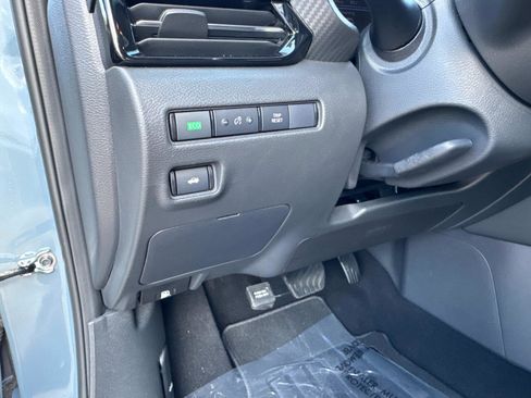 Used 2025 Nissan Sentra SR w/ SR Premium Package FWD image 31