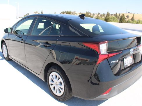 Used 2019 Toyota Prius L Eco image 5