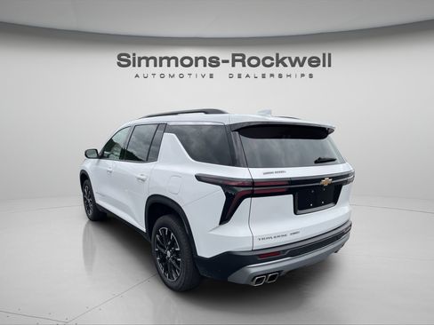 Used 2025 Chevrolet Traverse LT w/ Sun and Wheel Package AWD/4WD image 3