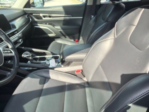 Used 2025 Kia Telluride S FWD image 3