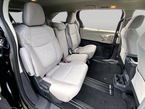 Certified 2024 Toyota Sienna LE FWD image 19