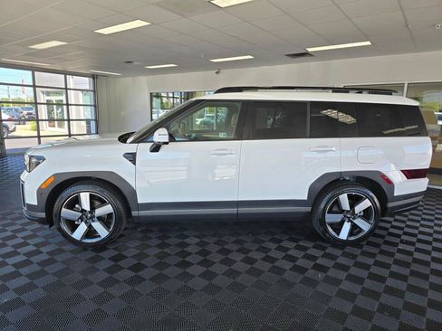 Used 2025 Hyundai Santa Fe Limited AWD/4WD image 6