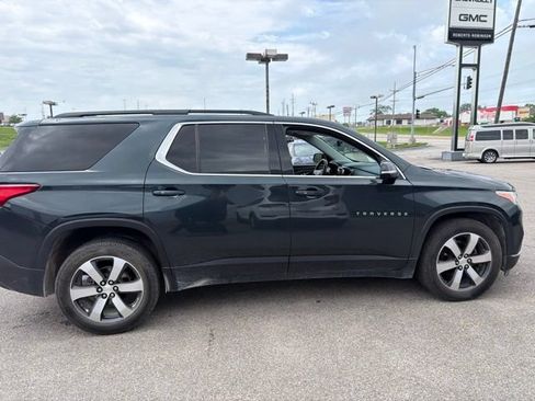 Used 2019 Chevrolet Traverse LT w/ LT Premium Package AWD/4WD image 14