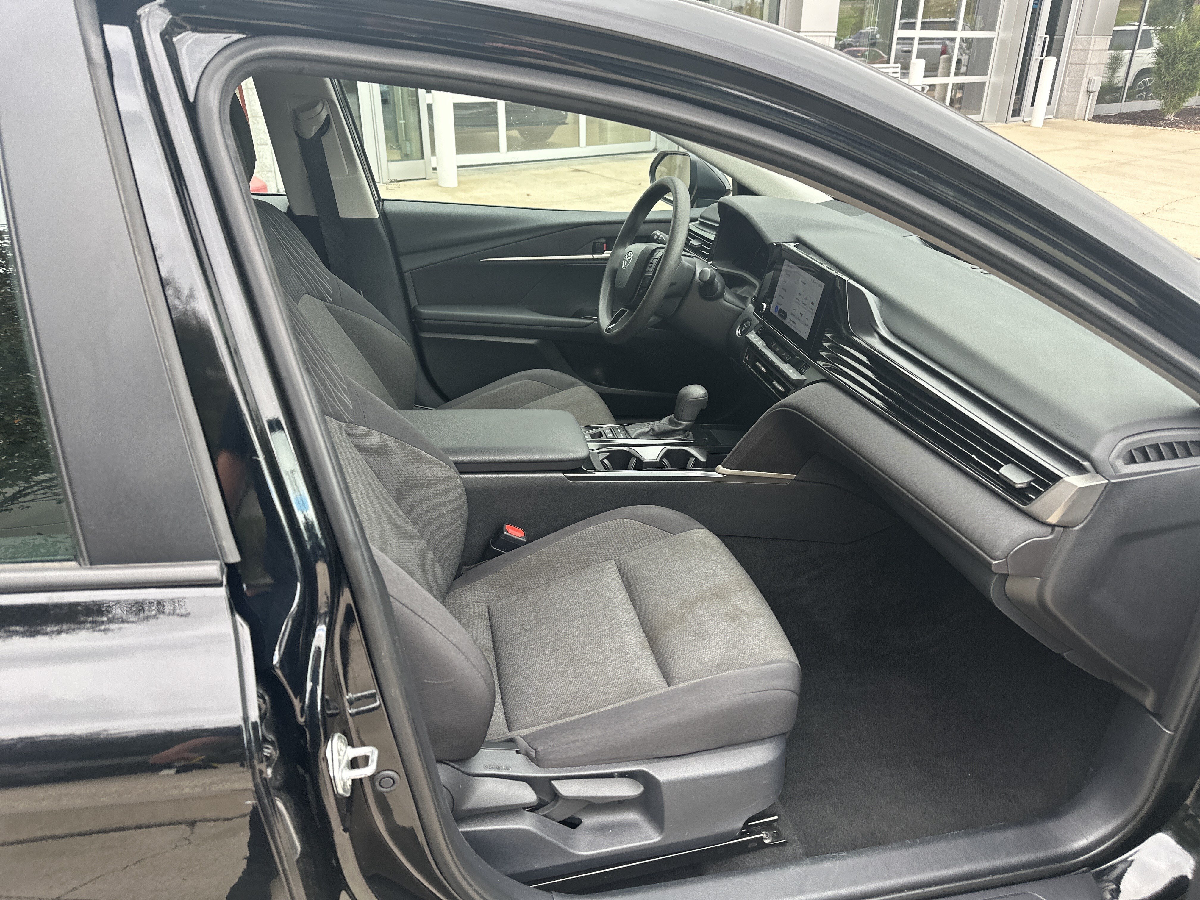 Used 2025 Toyota Camry LE FWD image 28