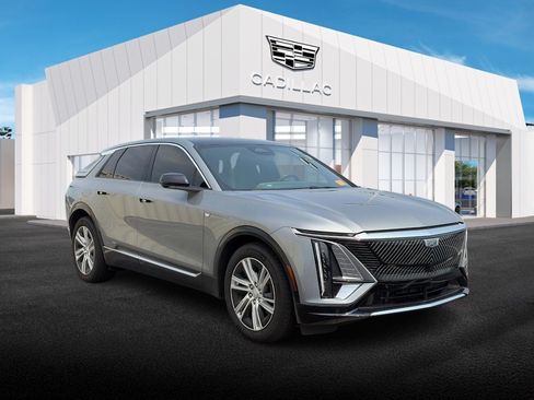 Used 2024 Cadillac Lyriq Tech AWD/4WD image 3