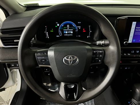 Used 2025 Toyota Camry LE image 14