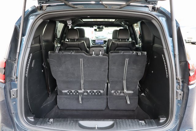 Used 2025 Chrysler Pacifica Limited FWD image 26