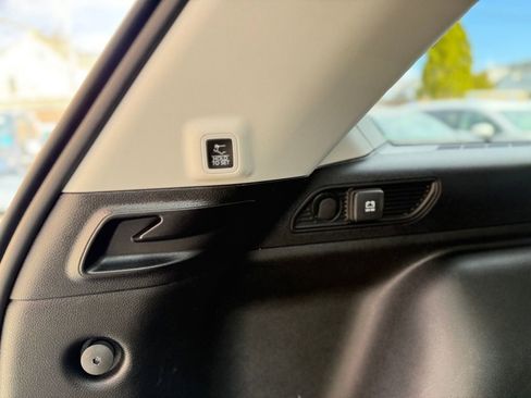 Used 2023 Jeep Grand Cherokee Limited w/ Black Appearance Package image 30