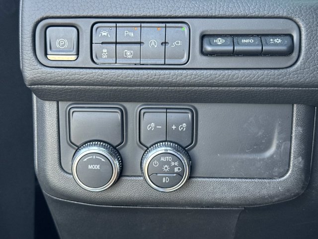 Used 2022 GMC Yukon XL Denali RWD image 23