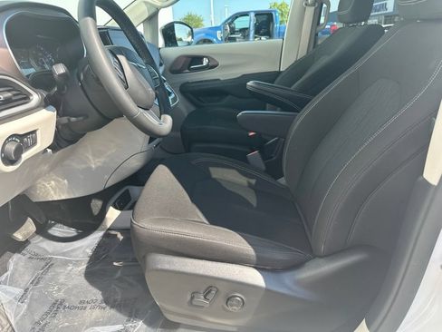 Used 2024 Chrysler Voyager LX FWD image 14
