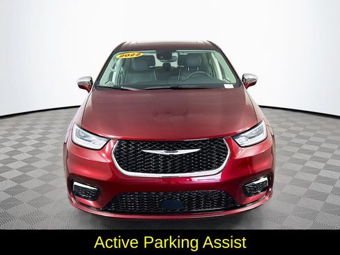 Used 2022 Chrysler Pacifica Limited FWD image 4