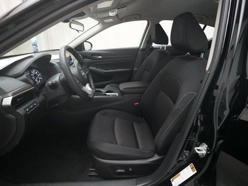 Used 2025 Nissan Altima 2.5 SV AWD/4WD image 7