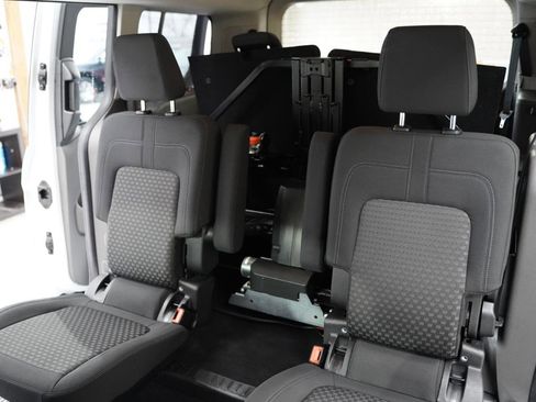 Used 2019 Ford Transit Connect XLT image 33