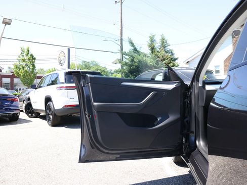Used 2024 Tesla Model Y Long Range AWD/4WD image 22