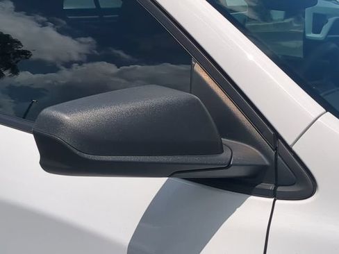 Used 2023 Chevrolet Equinox LS FWD image 12