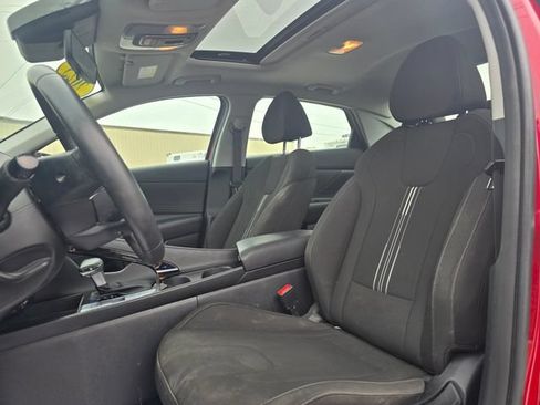 Used 2025 Hyundai Elantra SEL FWD image 10