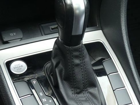 Certified 2022 Volkswagen Passat 2.0T SE FWD image 24