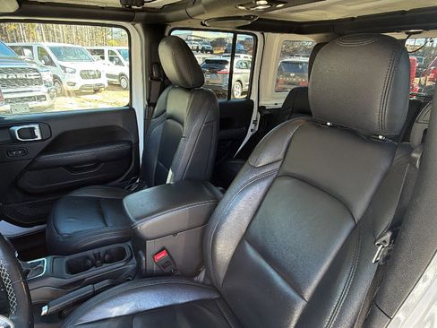 Used 2020 Jeep Wrangler Unlimited Sahara image 17