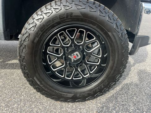 Used 2020 Chevrolet Silverado 2500 LTZ w/ LTZ Premium Package image 33