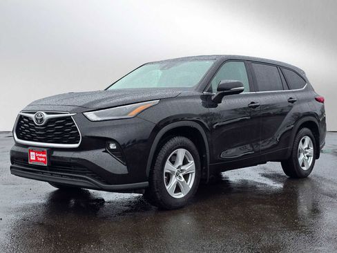 Used 2023 Toyota Highlander LE AWD/4WD image 8