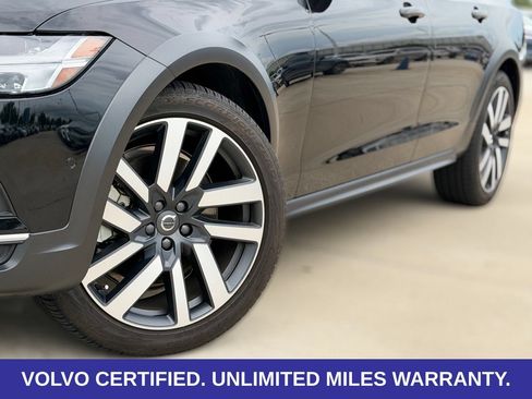 Certified 2025 Volvo V90 B6 Cross Country Ultra AWD/4WD image 9
