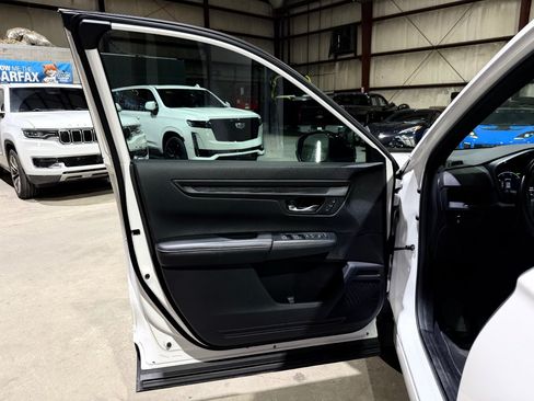 Used 2025 Honda CR-V Sport-L image 11
