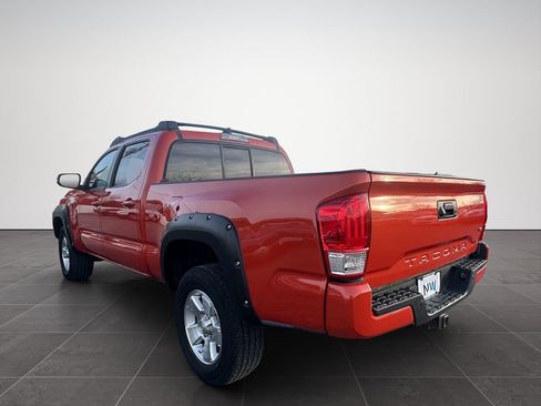 Used 2016 Toyota Tacoma TRD Sport image 4