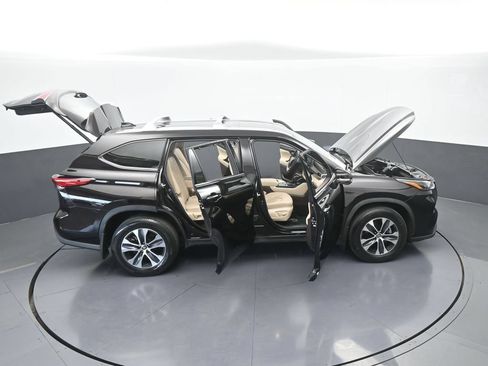 Used 2022 Toyota Highlander XLE FWD image 69