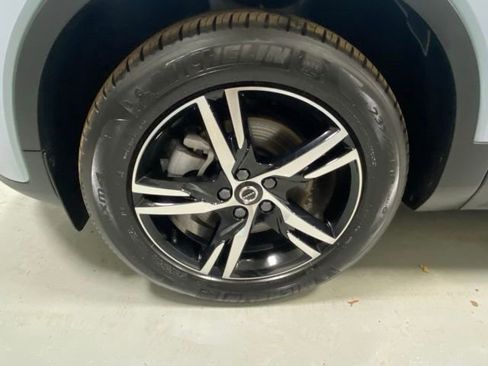 Used 2025 Volvo XC40 B5 Core image 5