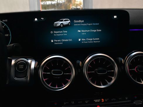 Used 2023 Mercedes-Benz EQB 300 4MATIC image 34