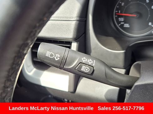 Used 2024 GMC Terrain SLT image 28