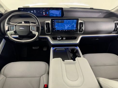 Used 2025 Ford Expedition Platinum w/ Driver's Package AWD/4WD image 12