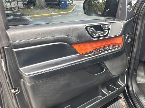 Used 2019 Lincoln Navigator Select RWD image 23