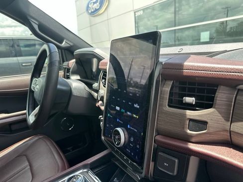 Used 2024 Ford Expedition Limited RWD image 6