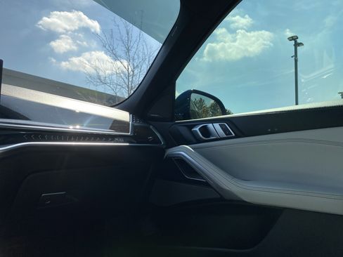 Used 2024 BMW X6 xDrive40i w/ M Sport Professional Package image 19