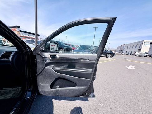 Used 2014 Jeep Grand Cherokee Limited w/ Trailer Tow Group IV AWD/4WD image 37