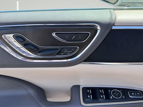 Used 2019 Lincoln Continental Reserve FWD image 31