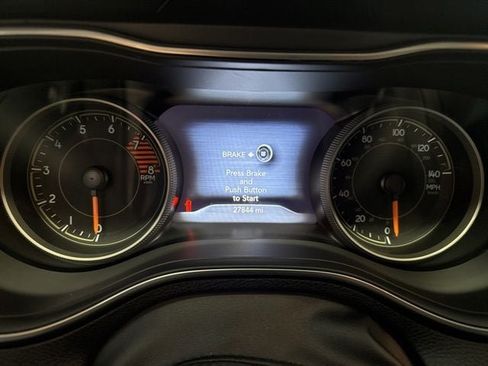 Used 2022 Jeep Cherokee Trailhawk w/ Premium Leather Package AWD/4WD image 34