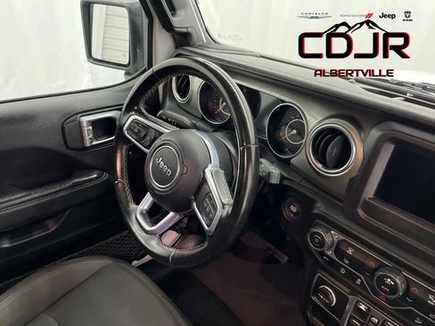 Used 2020 Jeep Wrangler Unlimited Sahara AWD/4WD image 26