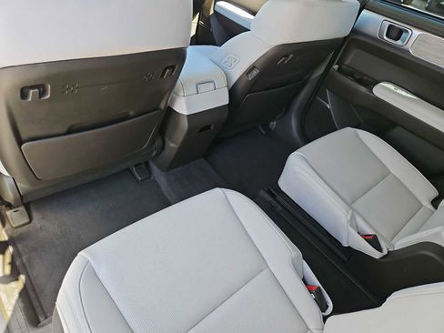 Used 2025 Hyundai Santa Fe Calligraphy AWD/4WD image 18