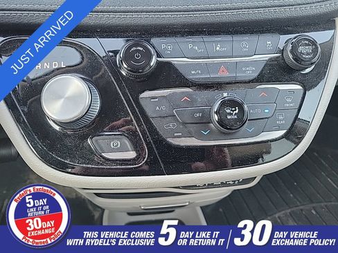 Used 2021 Chrysler Pacifica Touring-L w/ Premium & Safety Sphere Group AWD/4WD image 15