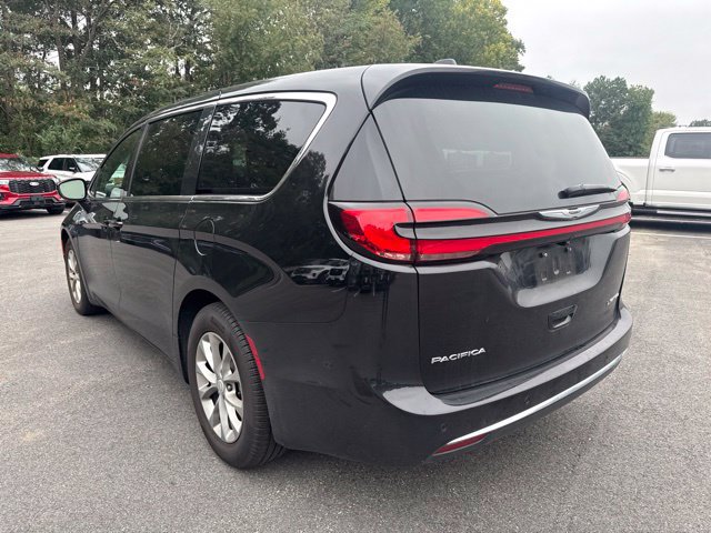 Used 2026 Chrysler Pacifica Limited FWD image 3